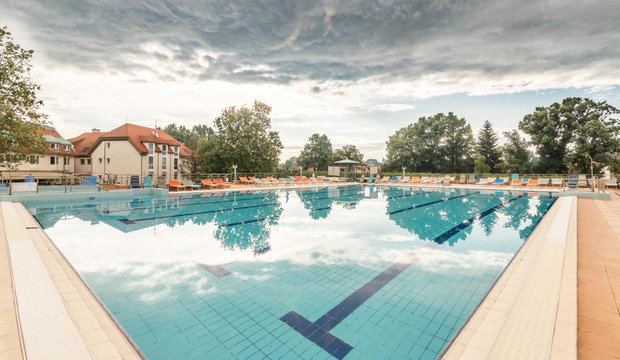 Aqua Hotel Termal Mosonmagyaróvár Exterior foto